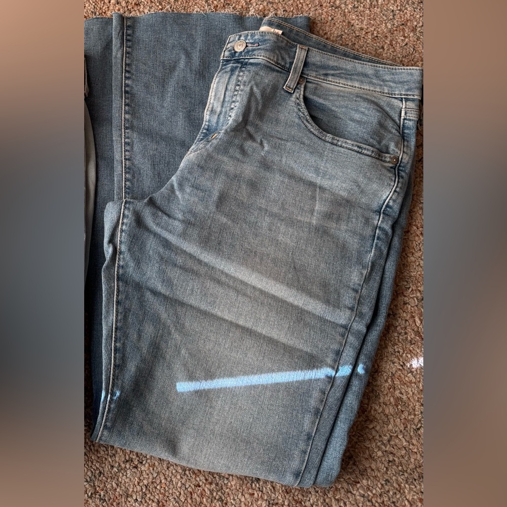 SOLD****Women’s Levi 726 Flare Size 34 Jeans